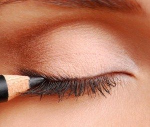How to apply eyeliner step by step guide